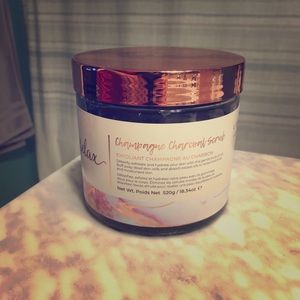 Manna Kadar Champagne Charcoal Scrub